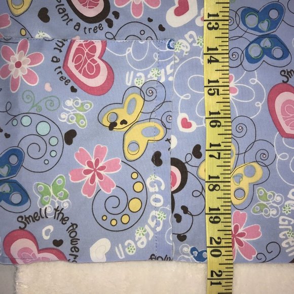 HQ Scrub Smell the flowers Hearts Butterflys Scrub No Size Tag 3 Pocket Raglan - Picture 11 of 11
